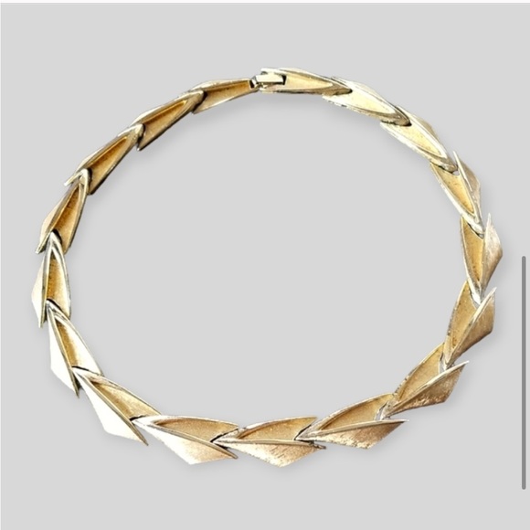 Vintage Signed TRIFARI Goldtone Choker Necklace - Picture 2 of 8